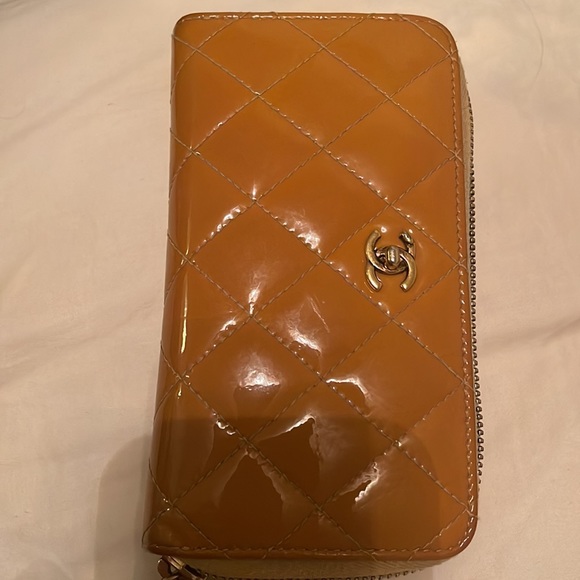Authentic Chanel patent quilted small zip around Camel (mustard) wallet - Picture 4 of 7